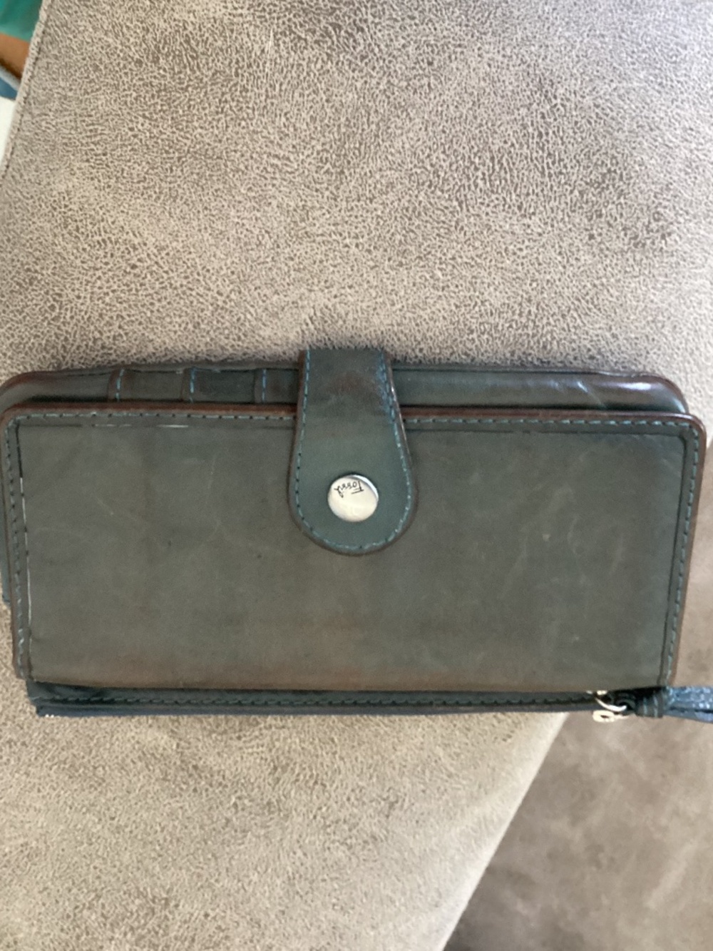 Vintage Fossil slim leather women’ s Green Bifold snap close wallet